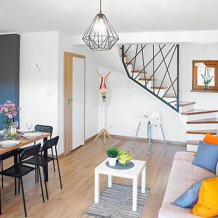 3 Bedroom Cozy In Lubkowo